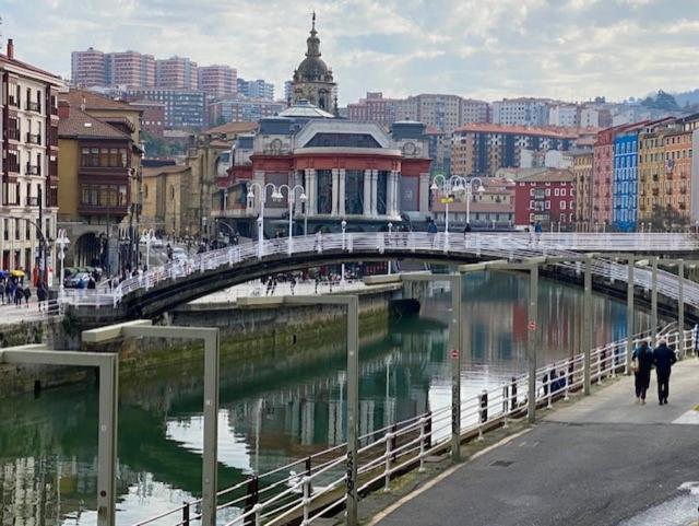 Piso De Diseno Con Vistas A La Ria. Apartamento *